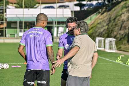 Alencar da Silveira Jr. durante treino na tarde desta quarta-feira (30), realizado no CT Lanna Drumond