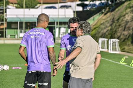 Alencar da Silveira Jr. durante treino na tarde desta quarta-feira (30), realizado no CT Lanna Drumond