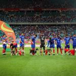 Por que titulares do Bahia entraram em campo com cães antes de jogo da Copa do Brasil