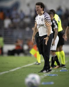 O Vasco, com Fernando Diniz no comando, já não vence há seis jogos na temporada