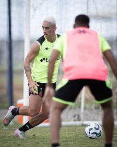 Pumita deve ser o substituto de Paulo Henrique na lateral direita
