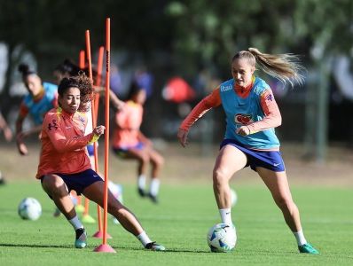 Jogadoras do Brasil durante treino com foco na final da Copa América