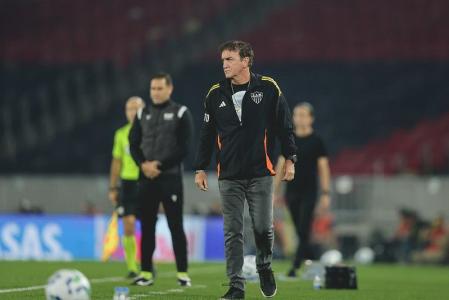 Cuca, técnico do Atlético, em jogo contra o Flamengo no Maracanã