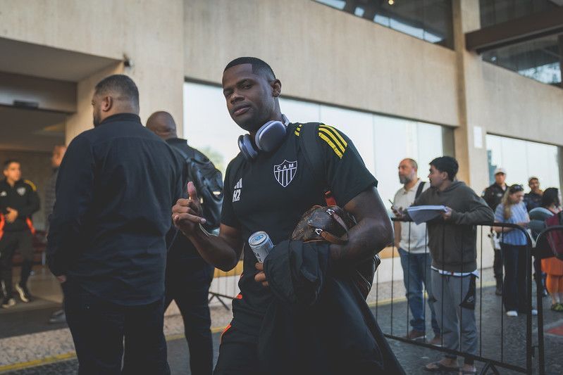 Júnior Santos, do Atlético, ganha camisa de Neymar e elogia astro