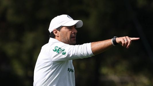Abel Ferreira em treino do Palmeiras na Academia de Futebol-SP