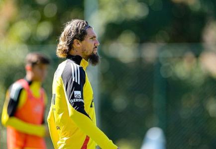 Lyanco durante treino do Atlético na Cidade do Galo