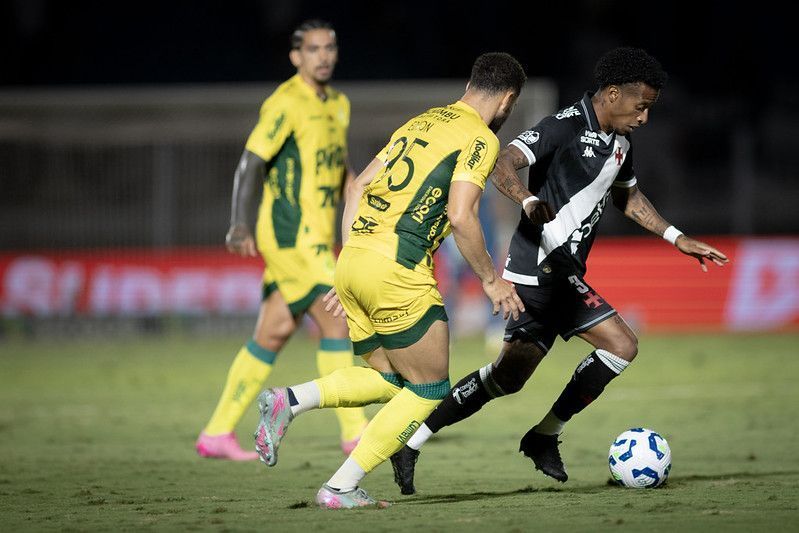 Vasco se aproxima de recorde negativo na temporada com Fernando Diniz