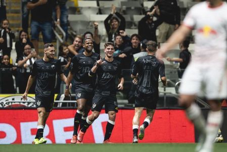 Natanael, do Atlético, comemora gol marcado diante do RB Bragantino