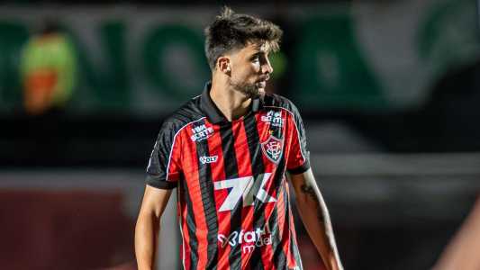 Português Rúben Ismael em campo pelo Vitória, contra o Palmeiras