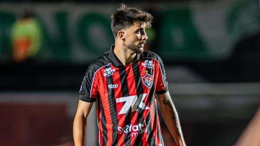 Português Rúben Ismael em campo pelo Vitória, contra o Palmeiras