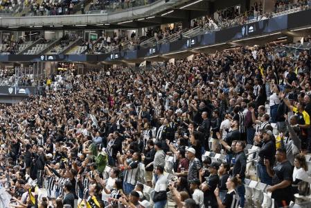 Torcida do Atlético na Arena MRV, palco do jogo contra o Flamengo, pela Copa do Brasil