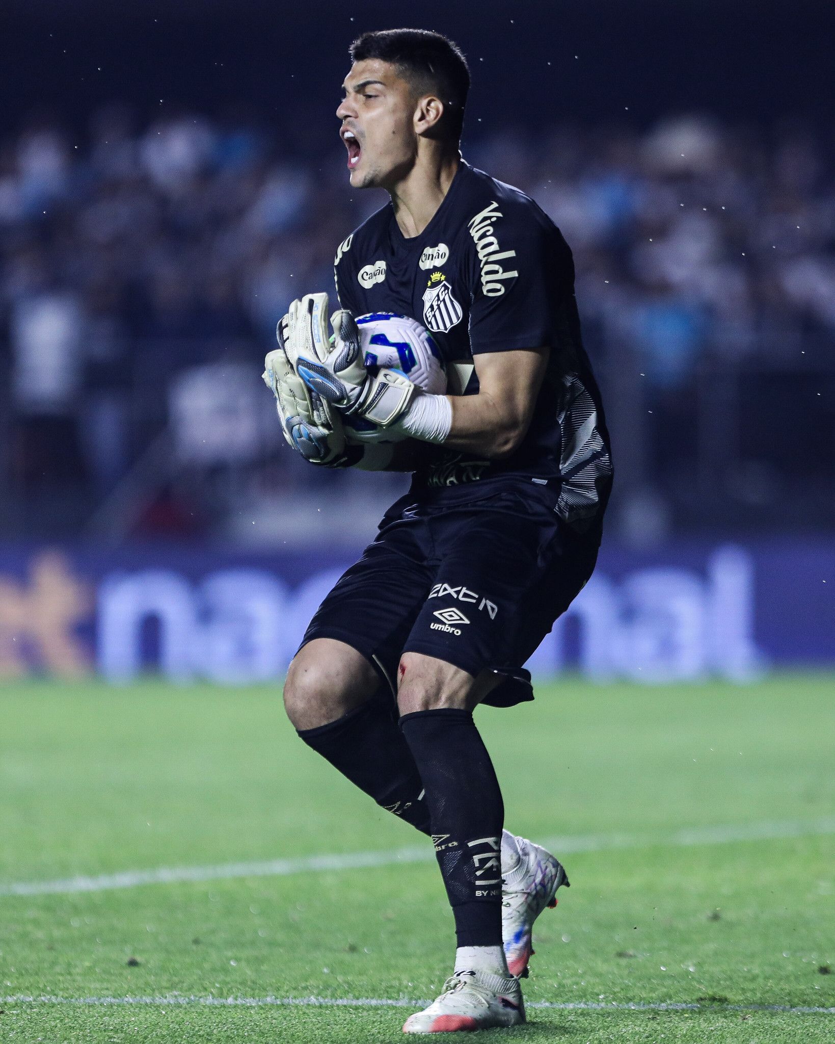 Gabriel Brazão se valoriza no mercado, e Santos aguarda propostas