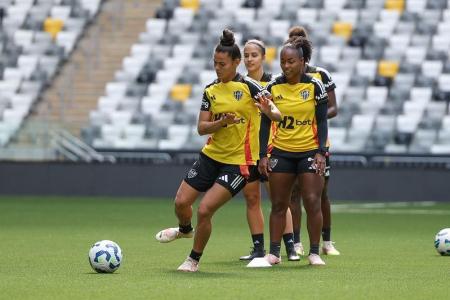 Elenco do Atlético durante treino com foco na Copa do Brasil