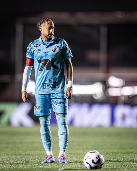 Neymar marcou dois gols na vitória do Santos sobre o Juventude