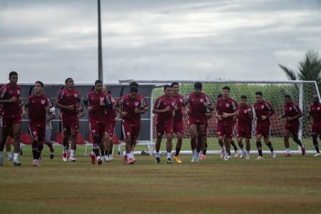 Jogadores do CRB durante treino