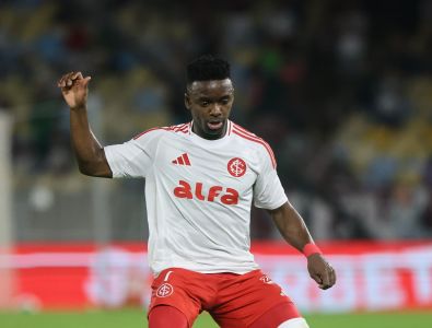 Carbonero sentiu a virilha durante partida do Inter contra o Fluminense