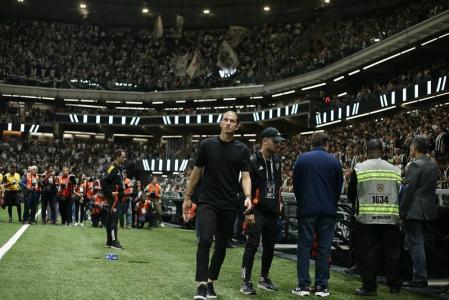 Filipe Luís, do Flamengo, durante jogo contra o Atlético, na Arena MRV