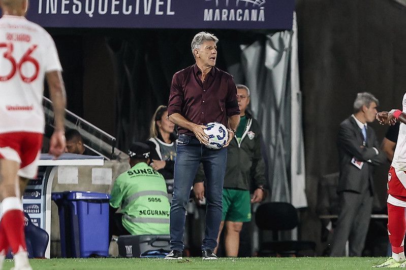 Renato revela prioridades do Fluminense no mercado de transferências