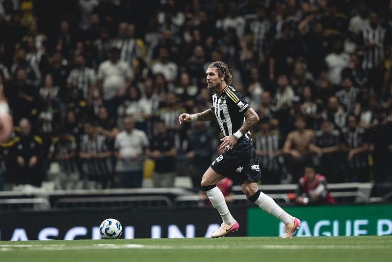 Zagueiro do Atlético, Lyanco fecha contrato com a Nike