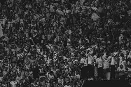 Torcida do Atlético na Arena MRV em jogo contra o Flamengo pela Copa do Brasil