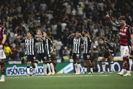 Jogadores do Atlético durante jogo que rendeu a classificação às quartas de final da Copa do Brasil