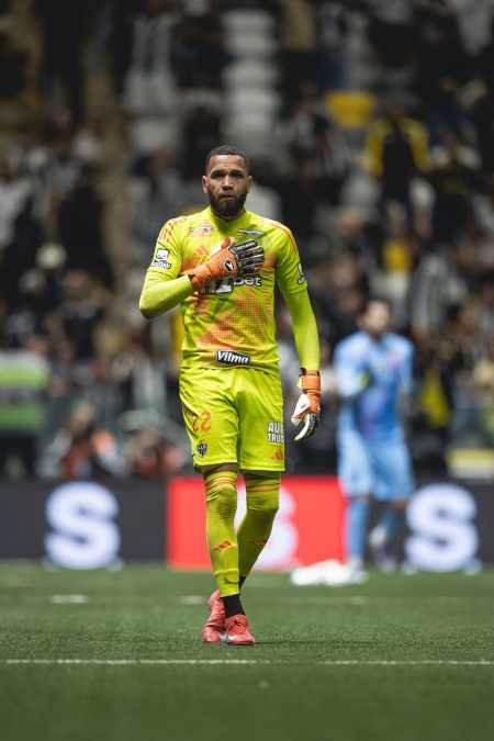 Everson foi o grande nome do Atlético na classificação contra o Flamengo na Copa do Brasil
