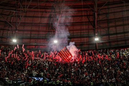 Torcida do Flamengo durante duelo com Atlético, na Arena MRV, pela Copa do Brasil