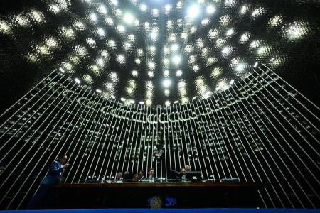 Matéria que garante a isenção do IR para quem ganha até 2 salários mínimos foi aprovado de forma simbólica