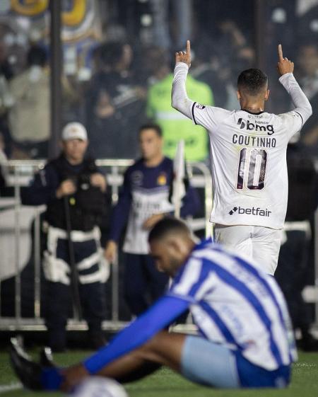 Coutinho marcou um dos gols da vitória do Vasco sobre o CSA