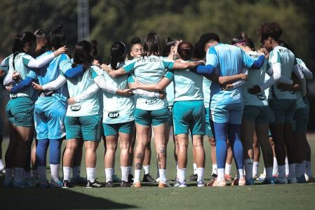 Elenco do Cruzeiro durante treino