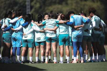 Elenco do Cruzeiro durante treino