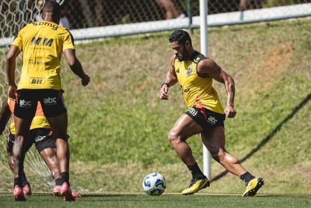 Hulk durante treino do Atlético, na Cidade do Galo