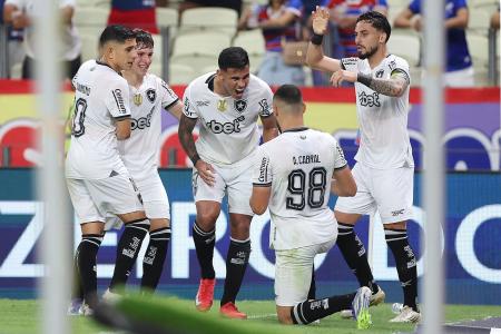 Botafogo venceu o Fortaleza por 4 a 0 neste sábado (9), pelo Brasileirão