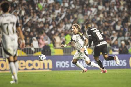 Lyanco durante duelo entre Atlético e Vasco pelo Brasileiro