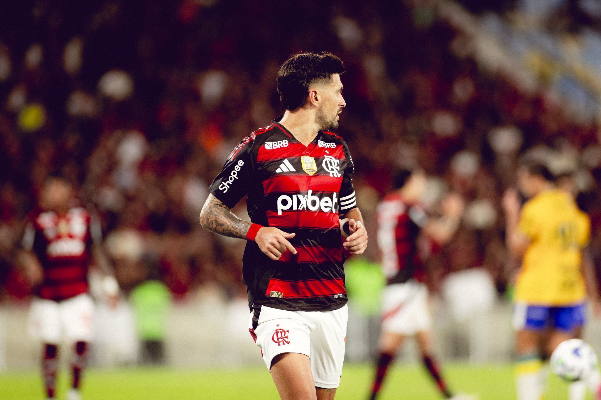 Desempenho do Flamengo despenca sem Arrascaeta em 2025; compare