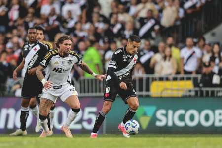 Lyanco durante duelo entre Atlético e Vasco pelo Brasileiro