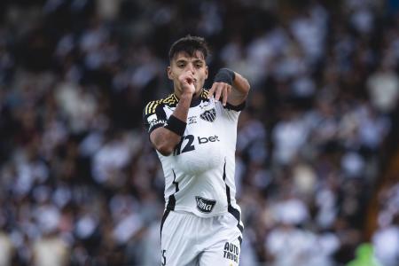 Gabriel Menino comemora gol do Atlético sobre o Vasco