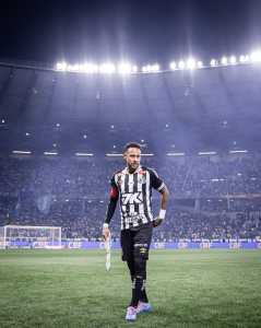 Neymar durante duelo com o Cruzeiro nesse domingo (10)