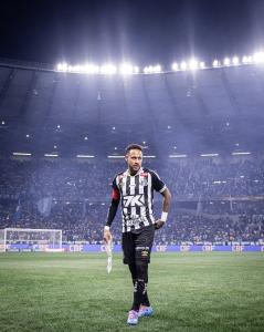 Neymar durante duelo com o Cruzeiro nesse domingo (10)