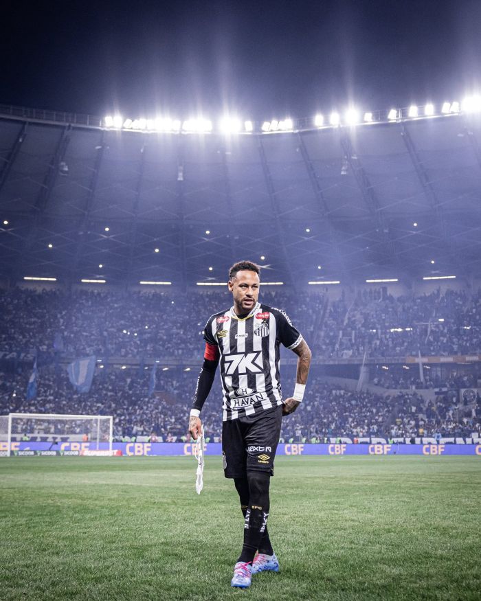Neymar durante duelo com o Cruzeiro nesse domingo (10)