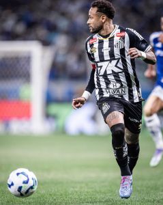 Neymar, do Santos, em jogo com o Cruzeiro, no Mineirão