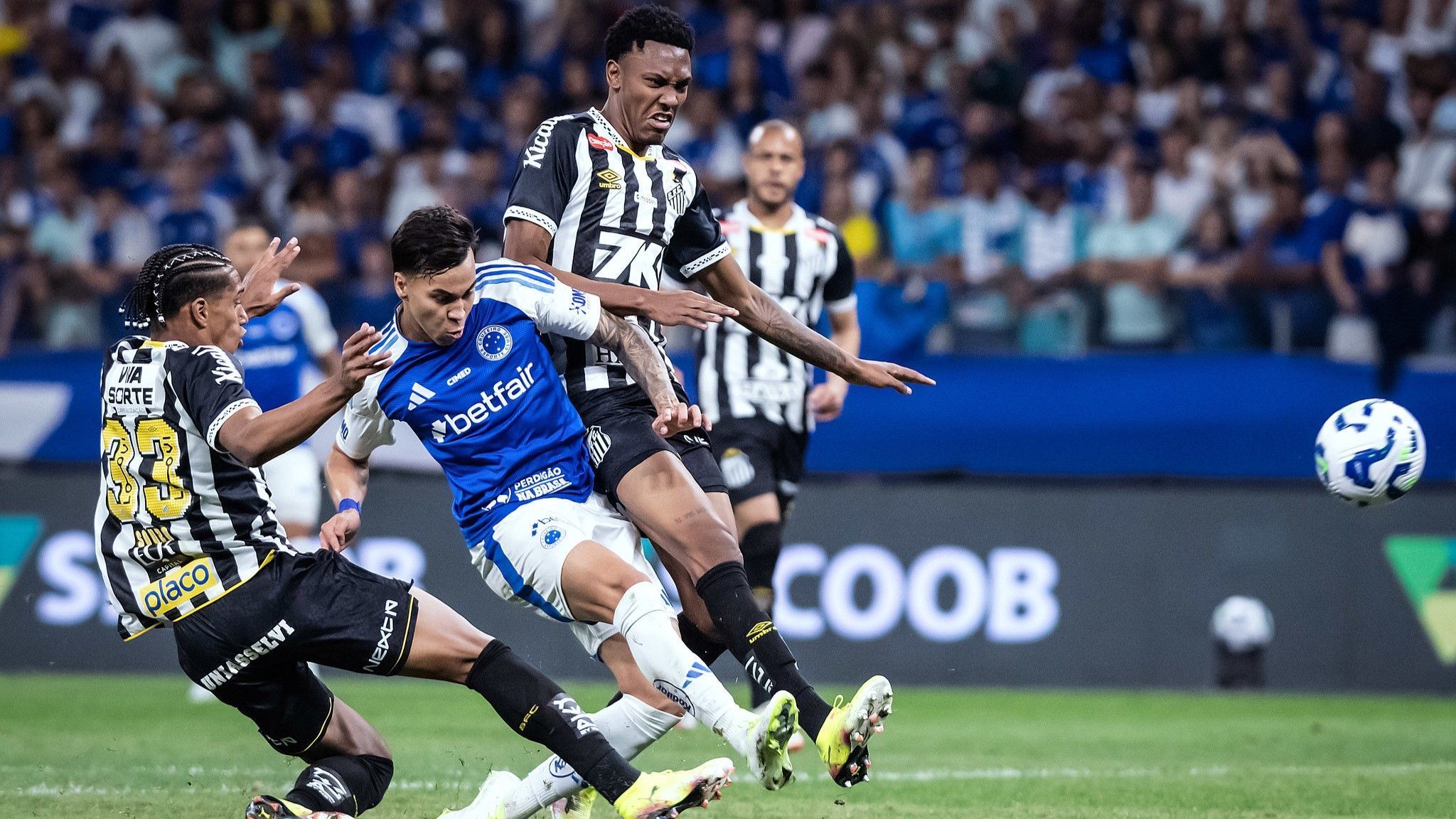 Sócio de Neymar faz apelo para Santos contratar os dois artilheiros do Cruzeiro