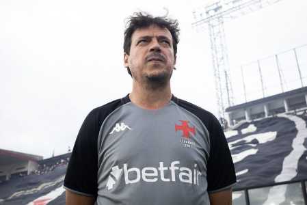 Fernando Diniz tem dúvida no ataque do Vasco para o duelo contra o Santos