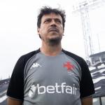 Escalação do Vasco: sem Vegetti, Fernando Diniz tem dúvidas contra o Santos