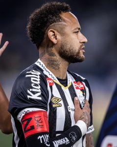 Neymar foi titular na vitória do Santos sobre o Cruzeiro, pelo Brasileirão