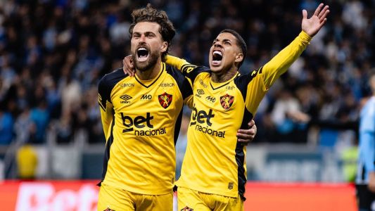 Lucas Lima (à esq.), celebra gol do Sport sobre o Grêmio