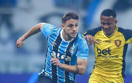 Camilo em ação pelo Grêmio durante a última temporada