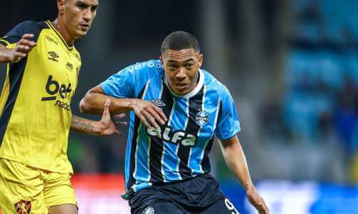 Carlos Vinícius pode ser novidade no ataque do Grêmio contra o Atlético