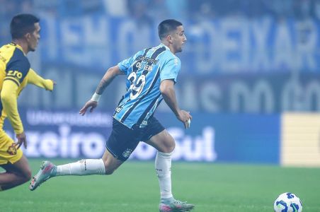 Cristian Olivera foi titular do Grêmio no primeiro semestre de 2025, mas perdeu espaço posteriormente