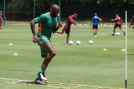Manoel segue no time titular do Fluminense com os desfalques na defesa